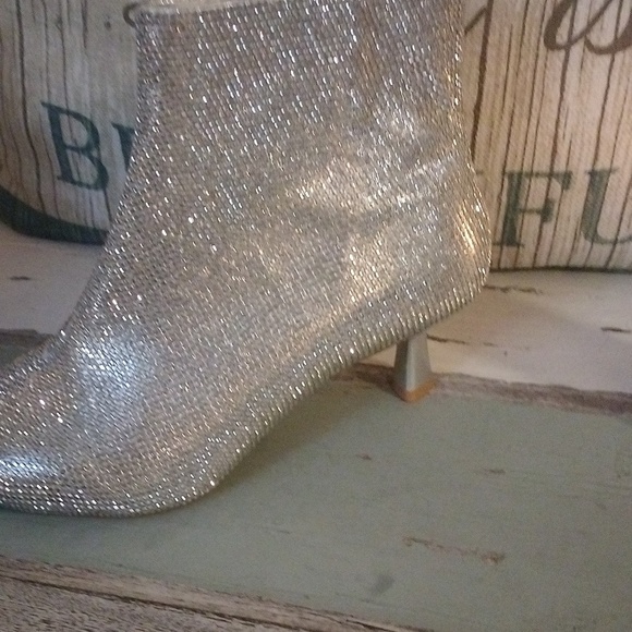Alex Marie Silver shimmer Dress Ankle Boots size 6.5 ❤️❤️New with tags 🎁 - Picture 4 of 8